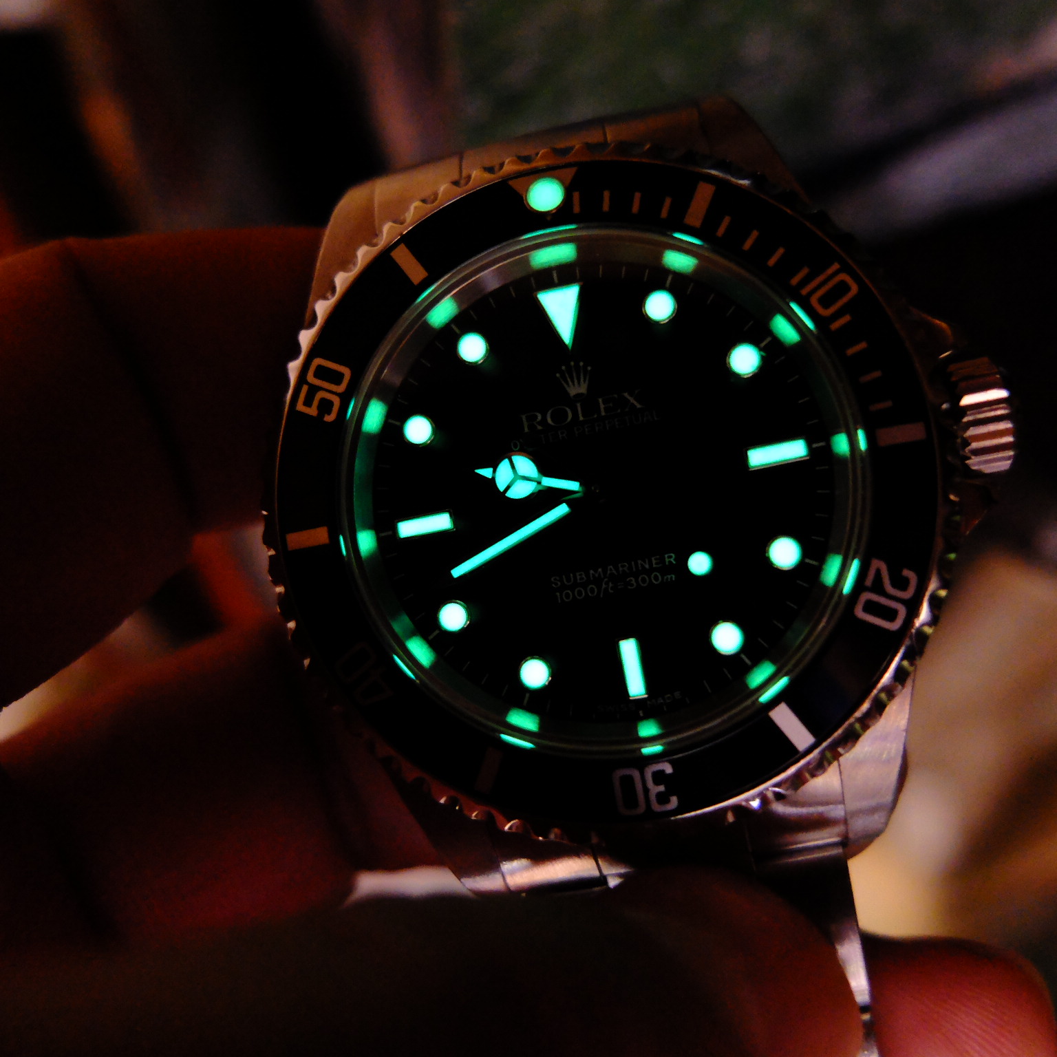 Rolex submariner night on sale glow